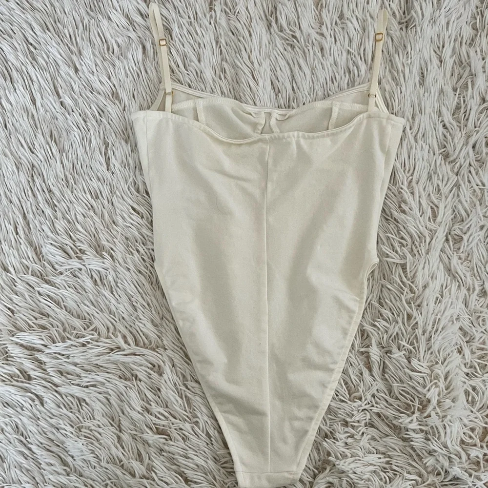 ❌SOLD❌AYAI • Kaat bodysuit in white - Picture 9 of 11